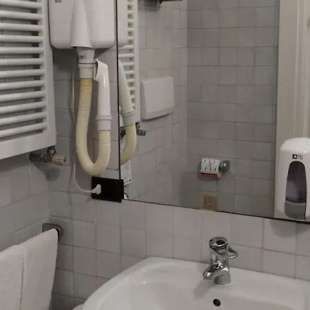 Elena מלון רקו