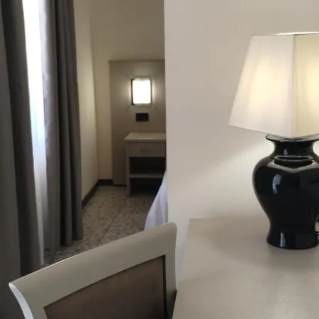 Hotel Elena 3*