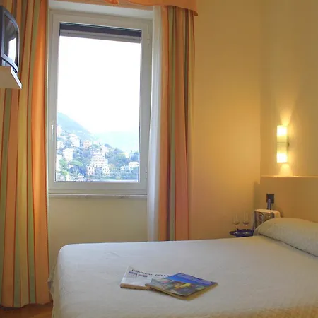 Hotel Elena 3*