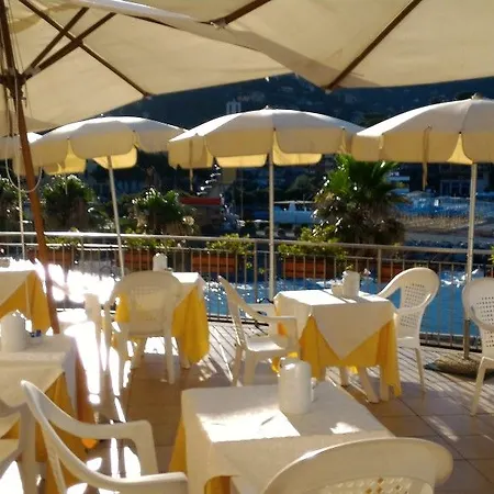 Hotel Elena 3*