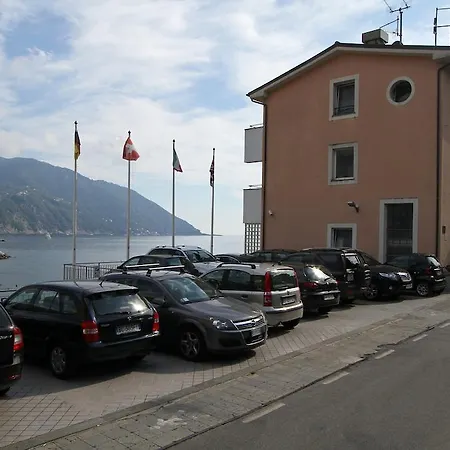 Elena Hotel 3*