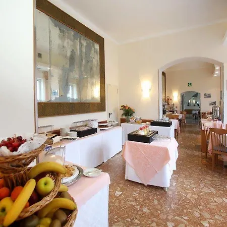 Elena מלון רקו