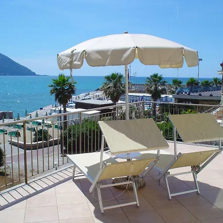 Elena 3* Recco
