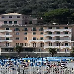 Hotel Elena 3*