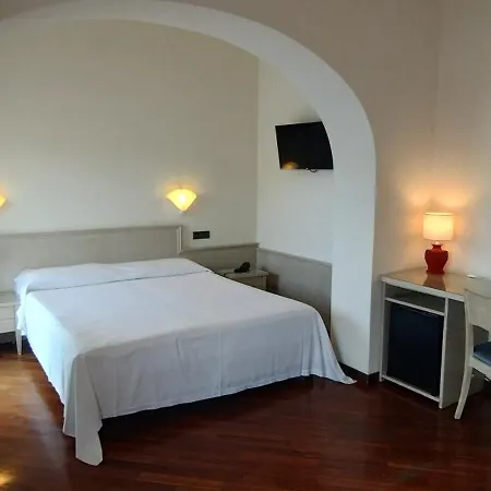 Elena Hotel 3*