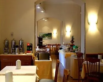 埃莱娜酒店 3*