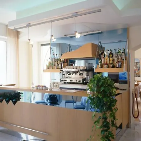 Hotel Elena 3*